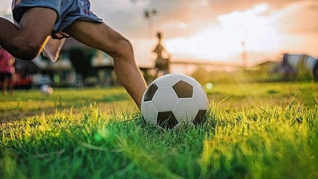 El fútbol es solo un juego: un video viral en el que los chicos