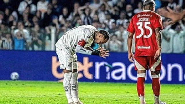 Neymar y Santos viven un presente complicado con chance de descenso en Brasil.