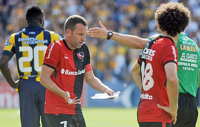 Bernardi posó su mirada un buen rato en la hoja blanca