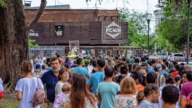 Nuevamente la parroquia Nuestra Señora de La Paz reunió en la plaza a los chicos de la catequesis para compartir una celebración cristiana&nbsp;