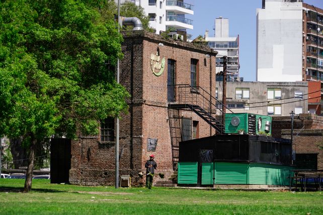 Ubicado en una antigua estructura ferroviaria