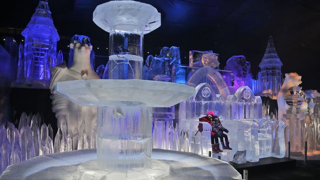 El reino mágico de hielo expone sus esculturas en Londres