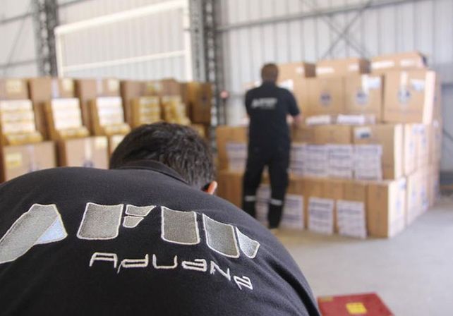 La Afip impidió millonario contrabando de cigarrillos y pirotecnia a Chile