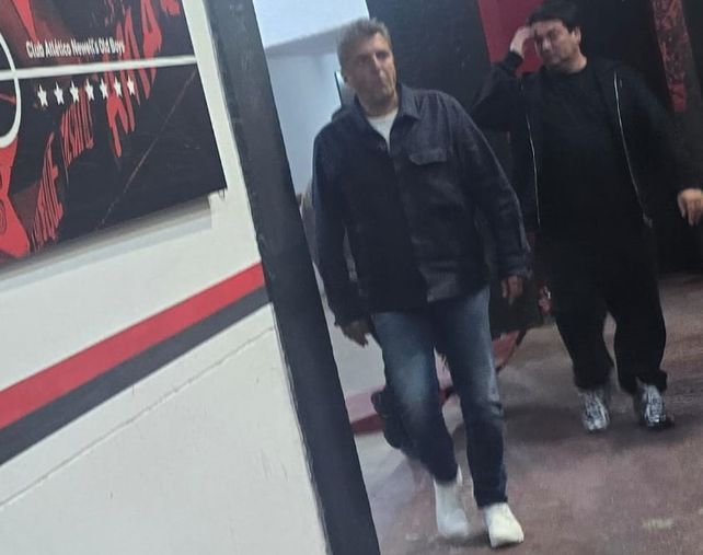 Sergio Massa en uno de los pasillos del Coloso Marcelo Bielsa.