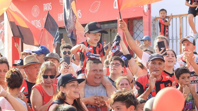 Patronato y el banderazo de sus hinchas.