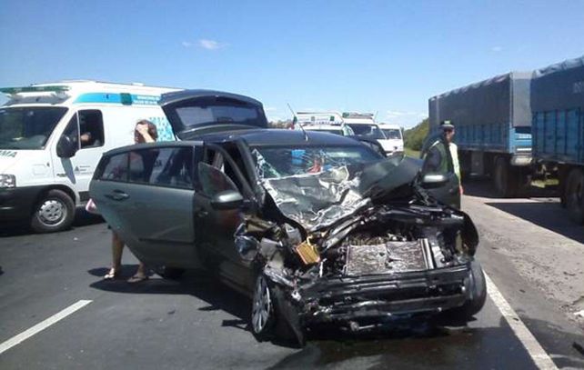 Tremendo choque y vuelco en la autopista Rosario-Santa Fe