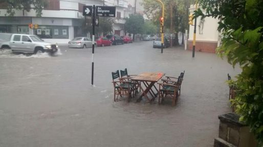 Evacuan a 10.000 personas ante la crecida del río Pilcomayo