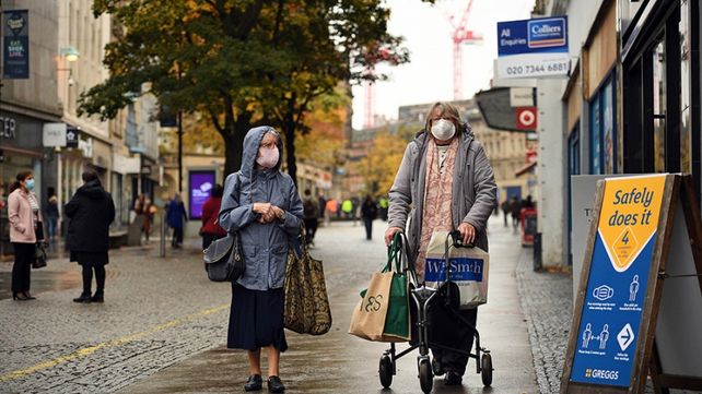 Se agrava el brote de coronavirus en Europa y varios países anuncian cifras récord