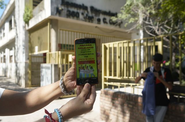 Falta de salones y aulas superpobladas, el lado B del crecimiento de la matrícula del secundario