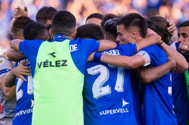 Vélez le ganó en el final a Huracán, que se quedó sin Sava Vélez le ganó en el final a Huracán, que se quedó sin Sava