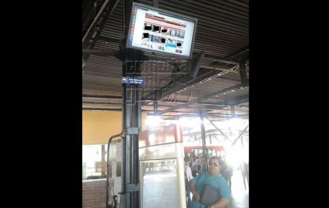 Pornografía invade terminal de ómnibus tras un ataque piratas informáticos