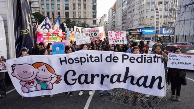 Milei vetó la Ley que beneficiaba a los trabajadores del Hospital Garrahan y a todo el sector de salud pediátrica.