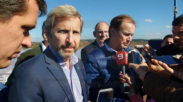 Frigerio recorrió zonas afectadas por la crecida del río Uruguay, en Concordia