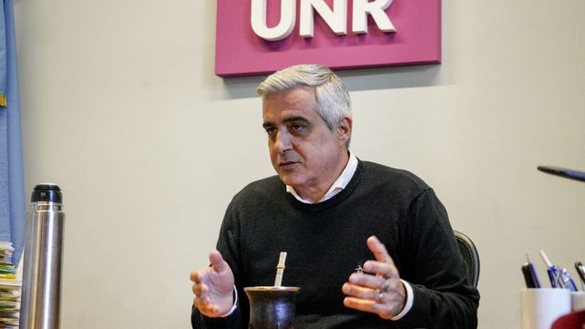 El rector de la UNR