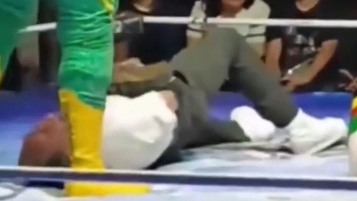 México: un árbitro murió tras un golpe en el ring y arrestaron al luchador
