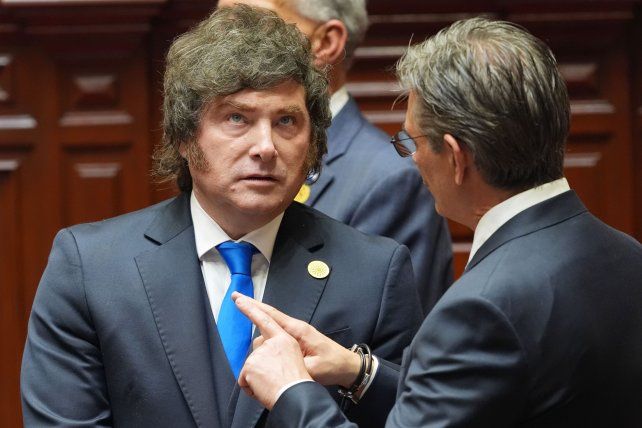 El primer mandatario decidió restringir la permanencia de los extranjeros.