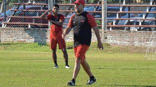 Walter Otta buscará su primera victoria al frente de Patronato en el marco de la Primera Nacional