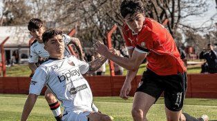 La reserva de Colón perdió con Independiente y llega en caída al Clásico