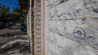 Pablo Latorre murió de un tiro en el pecho cuando estaba con otras personas en la puerta de una cochería de la zona oeste. Es uno de los casos en los que se sospecha de Romero