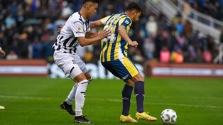 Se viene. Bianchi, a punto de darle el pase de pisada a Campaz, a los 5’. La primera chance.
