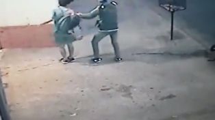 VIDEO: Registraron un robo a punta de pistola en el barrio Sur de la ciudad