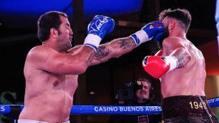 Jairo Suárez no pudo levantarse tras un preciso gancho al hígado.