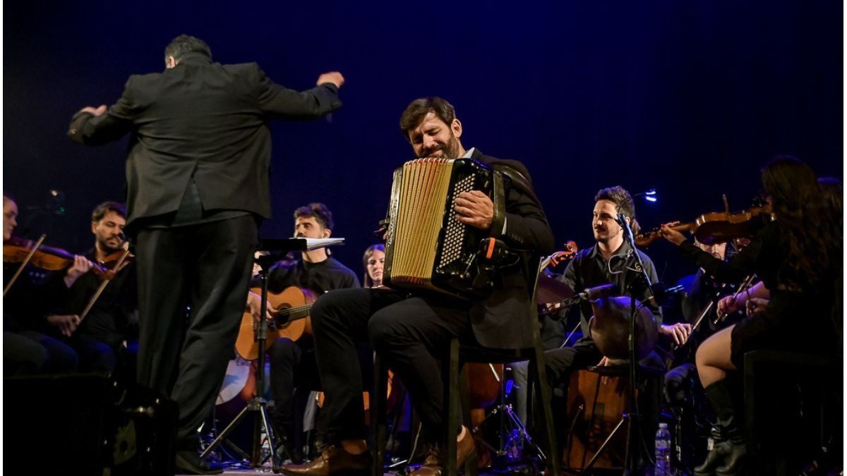 Juan Manuel Bilat y la Orquesta Sinfónica de Crespo homenajearon a Jorge Méndez