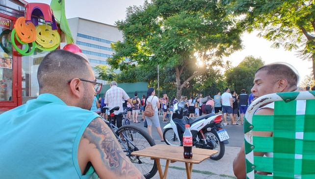 La megafiesta de Messi convoca a los fanáticos en los alrededores del City Center Rosario