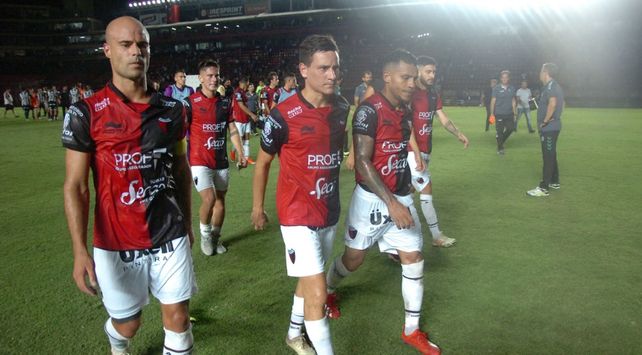 Colón no levanta cabeza en la Superliga