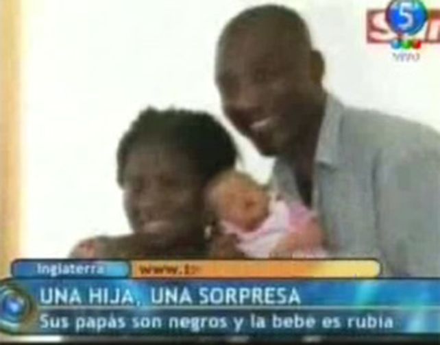 Una pareja negra tuvo una beb&eacute; rubia y de ojos claros