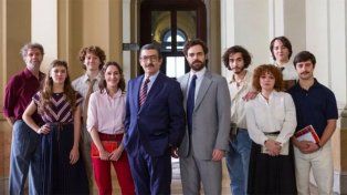 Argentina 1985 es una película de drama histórico argentino de 2022 producida y dirigida por Santiago Mitre y escrita por Mitre y Mariano Llinás