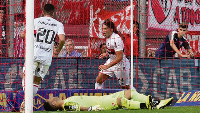 13 de diciembre.&nbsp;La segunda mitad del semestre fue discreta pero al menos culminó el año con un valioso triunfo ante Independiente (3 a 2)