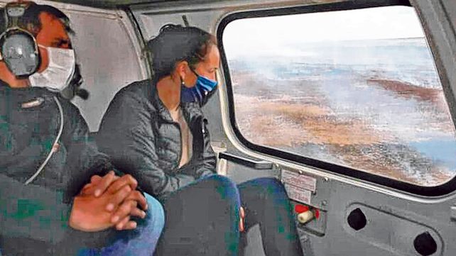 Sobrevuelo. El ministro recorrió el sector afectado junto a la titular de Ambiente de la provincia
