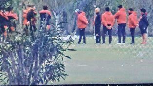 El plantel de Colón, con Gorosito a la cabeza y gran presencia de dirigentes, volvió a entrenar este miércoles.