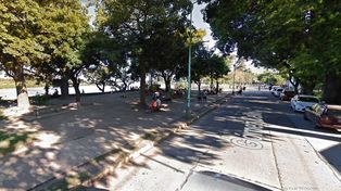 El lugar donde sucedió el violento episodio en la vecina ciudad cuando una camioneta atropelló a cinco jóvenes