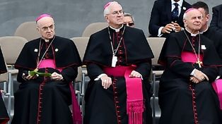 Estoy en paz, dice el obispo que cargó contra Francisco