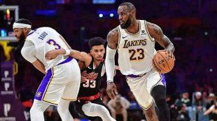 LeBron James fue figura en la goleada de los Lakers ante Portland por la fase regular de la NBA.