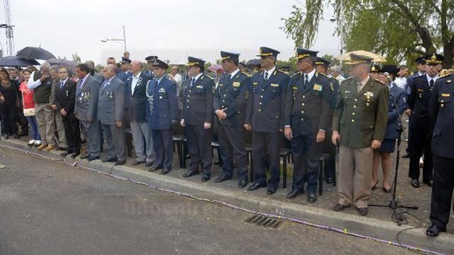 Malvinas: se realizó el desfile frente al Monumento a los Caídos