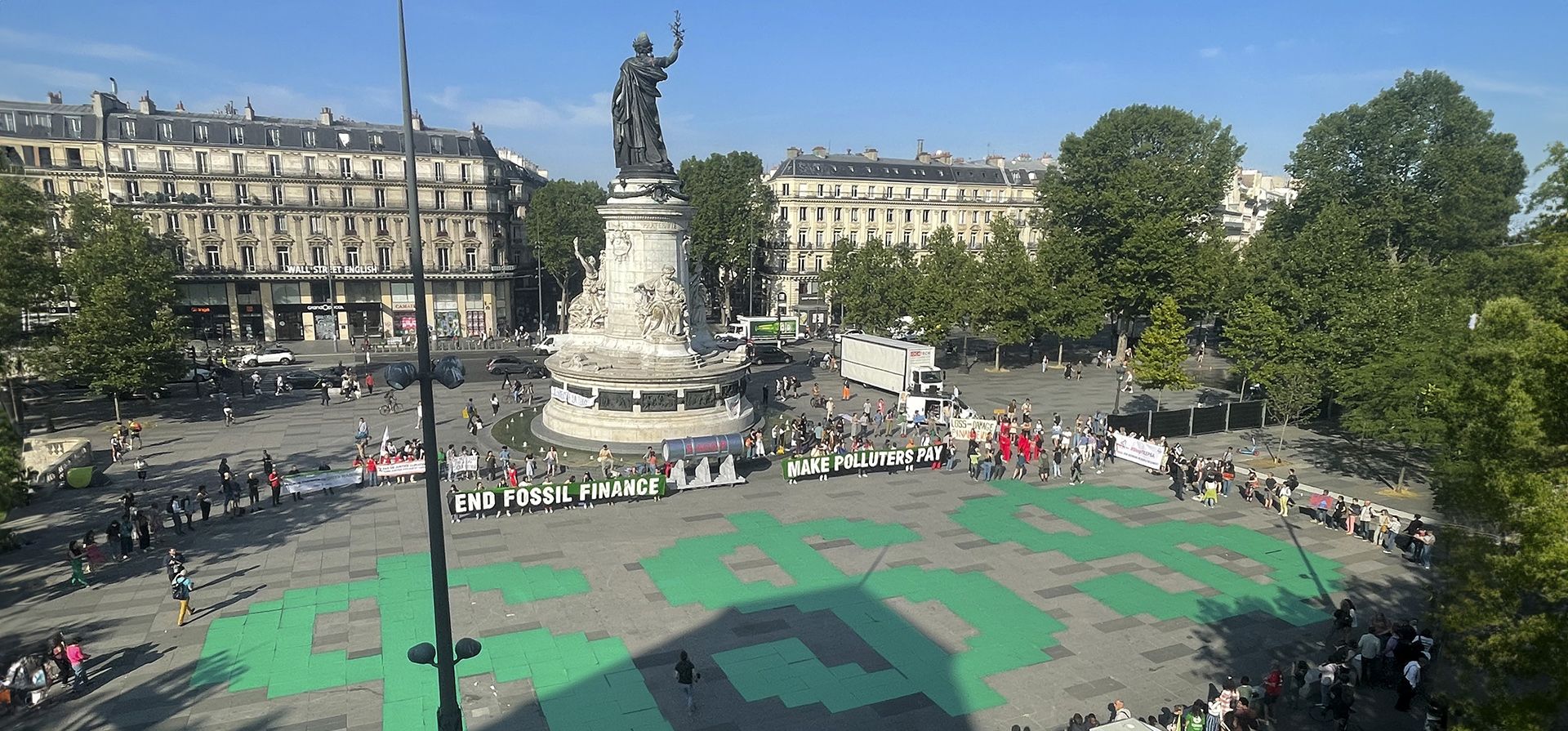 Activistas de Avaaz, 350.org, Fridays For Future, Glasgow Actions Team, hacen un llamado a los líderes mundiales para que pongan fin a la financiación de combustibles fósiles en la Place de la Republique al margen de la Cumbre Mundial de Financiamiento Climático en París, viernes 23 de junio de 2023. (Rafael Yaghobzadeh/AP Images for Avaaz) Activistas de Avaaz, 350.org, Fridays For Future, Glasgow Actions Team, hacen un llamado a los líderes mundiales para que pongan fin a la financiación de combustibles fósiles en la Place de la Republique al margen de la Cumbre Mundial de Financiamiento Climático en París, viernes 23 de junio de 2023. (Rafael Yaghobzadeh/AP Images for Avaaz)