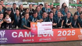Las jugadoras campeonas de Social Lux, que se hicieron de la Copa Santa Fe en definición por penales ante Unión de Santa Fe en Mercadito.