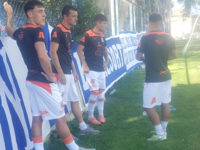 Los jugadores de Estrella del Sur en el Olaeta.