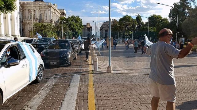 Por la Vacunación VIP, hubo movilizaciones en todo el país