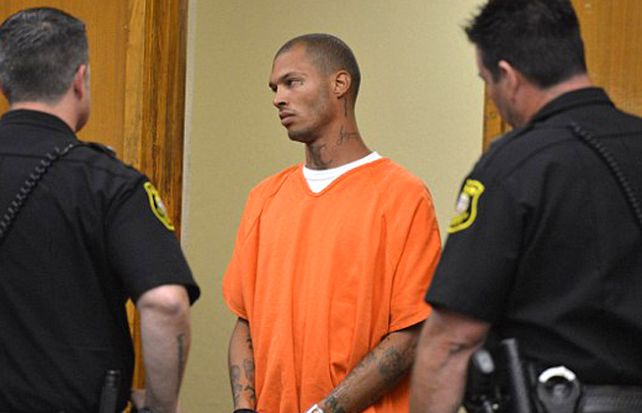 Jeremy fue arrestado por robo a mano armada.