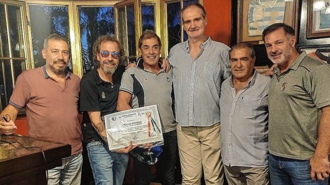 Los dirigentes juntos tras el reconocimiento en el CAE.