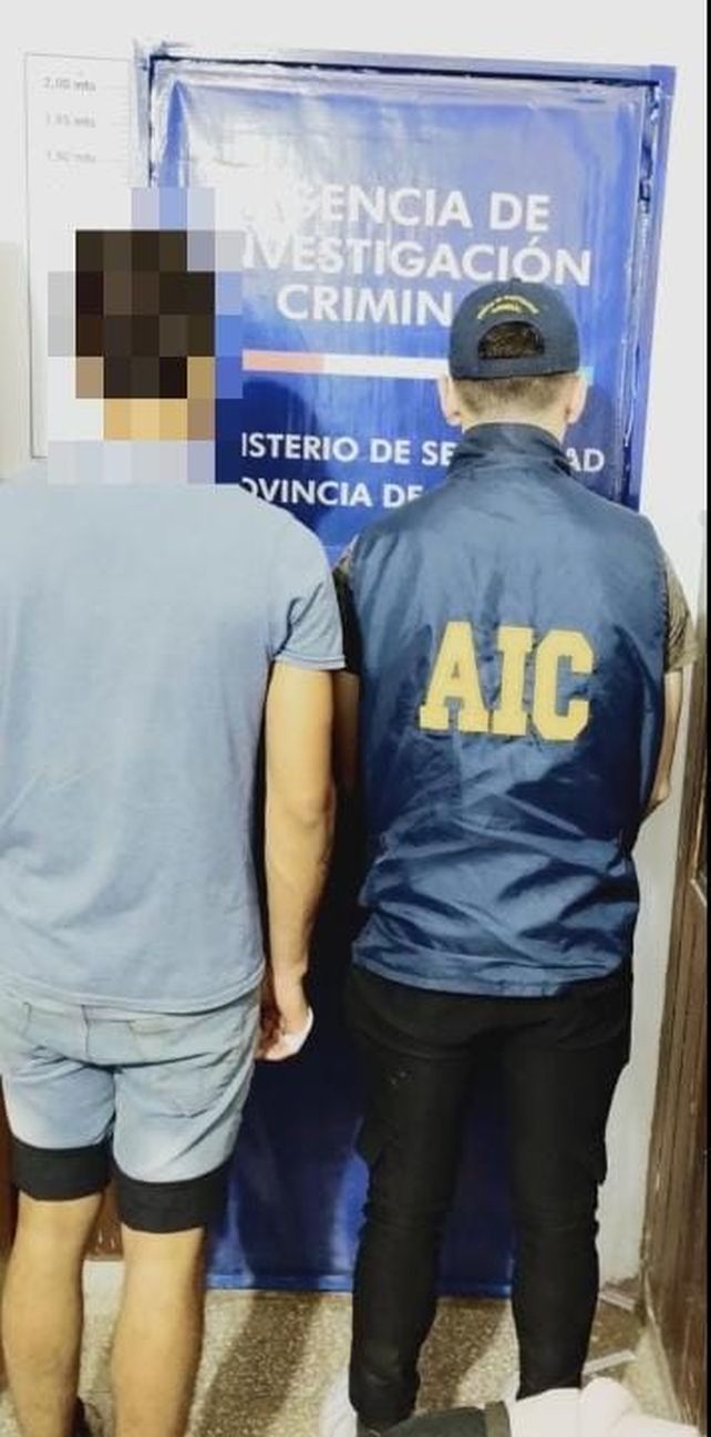 Adentro. Un joven de 21 años