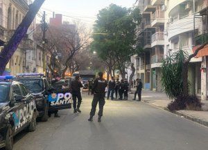 La víctima del brutal intento de femicidio en pleno centro de Rosario está internada en estado crítico