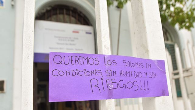 Abrazo solidario a una escuela de la zona sur por problemas edilicios