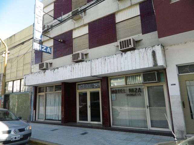 Hotel Niza. Rivadavia 2700.&nbsp;