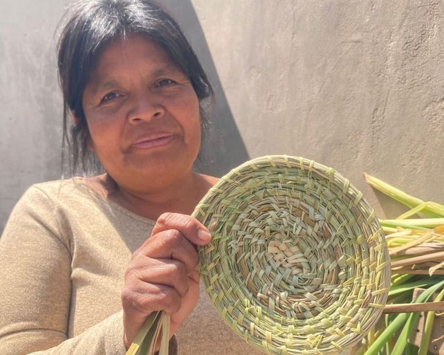 El taller propone un acercamiento al diseño y la artesanía qom.