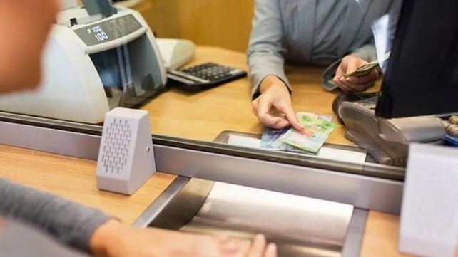 Los bancarios recibirán un nuevo aumento alineado con la inflación: el salario inicial será de $1.831.812,66